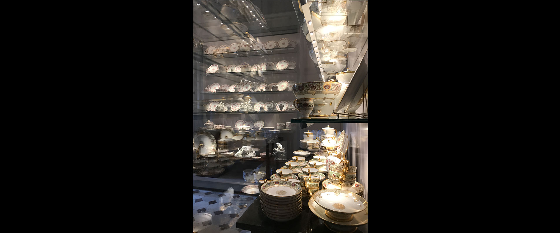 Salle Du Col De CygneFontainebleau Project Black