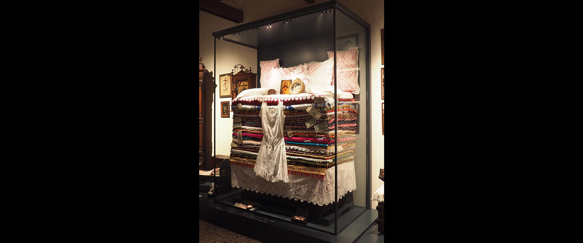 Perachora Folk Art Muevo 6